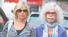 La duquesa de Alba apoya a su hija, Eugenia