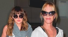 Melanie Griffith se relaja con su hija Dakota en Cancún