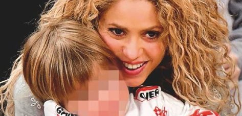 Shakira Y Piqué con sus hijos